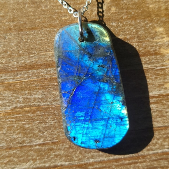 Beautiful Labradorite Necklace with Powerful Flash / Heartfelt Gift - Picture 3 of 4